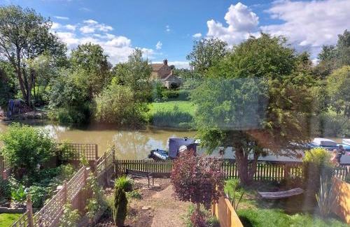 Blisworth Casa | 3-Bed Cottage Sleeps 4 20 mins to Northampton