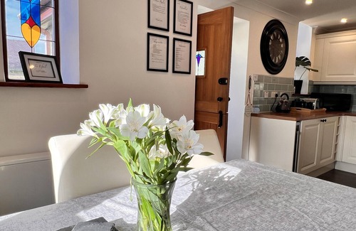 Llanddona Casa | 3 Bed Detached Cottage Log Burner, Mountain Views