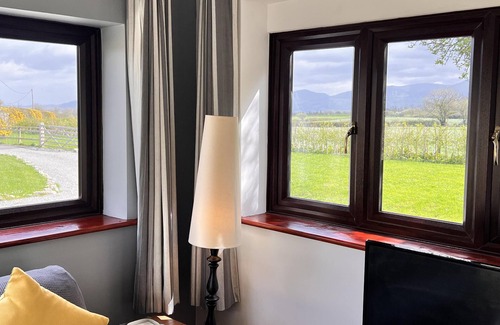 Llanddona Casa | 3 Bed Detached Cottage Log Burner, Mountain Views