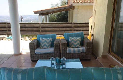 Polemi Villa | Villa independiente de 3 dormitorios en Polemi, Paphos. Piscina privada climatizada y vistas a la montaña
