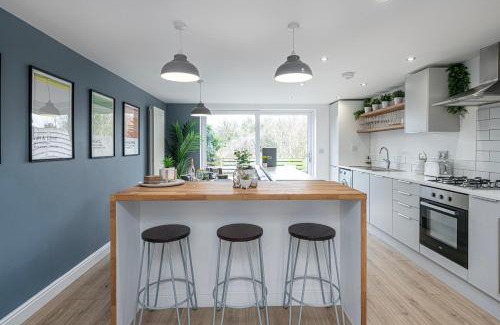 Llanfaelog Casa | 3 BED-EN-SUITE-PRIVATE-PARKING- Near RHOSNEIGR