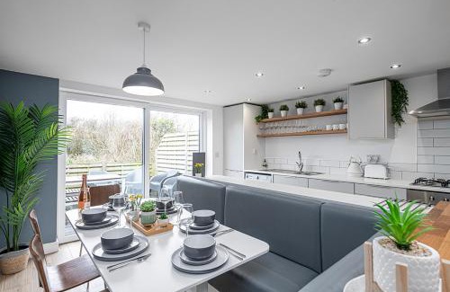 Llanfaelog Casa | 3 BED-EN-SUITE-PRIVATE-PARKING- Near RHOSNEIGR