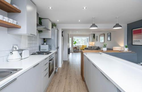 Llanfaelog Casa | 3 BED-EN-SUITE-PRIVATE-PARKING- Near RHOSNEIGR