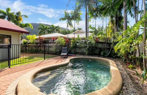 Clifton Beach Casa | 3-Bed Family Home with Pool & BBQ by the Beach