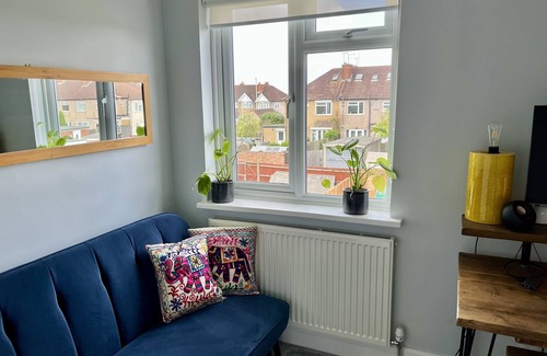 Manor Casa | 3 bed family house, 5min walk to tube, 30min tube to central London attractions