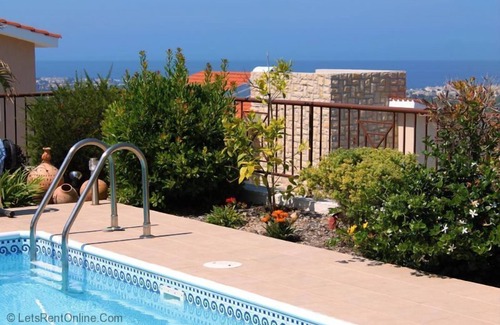 Tala Villa | Villa de 3 dormitorios de alta especificación en Tala / increíbles vistas al mar / piscina climatizada y coche incluido