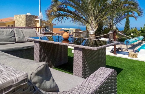Tala Villa | Villa de 3 dormitorios de alta especificación en Tala / increíbles vistas al mar / piscina climatizada y coche incluido