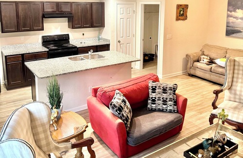 Northside Apartamento | 3 Bed Home 5 Mins to JAX Airport & Zoo