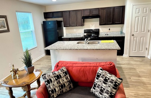 Northside Apartamento | 3 Bed Home 5 Mins to JAX Airport & Zoo
