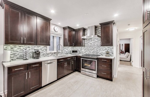 O'Hare Casa | 3-Bed Home by O'hare & Rosemont