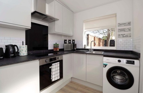 Northampton Casa | 3 Bed House| Business| Sleeps 6| Free Parking-M1