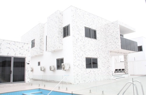 Accra Casa | 3 Bed House Banner Vacation Home and Swiming Pool