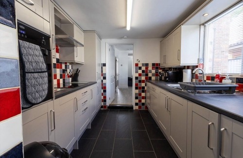 Bedford Casa | 3 Bed House| Bedford | Parking |