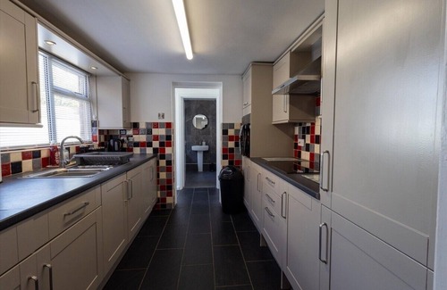 Bedford Casa | 3 Bed House| Bedford | Parking |
