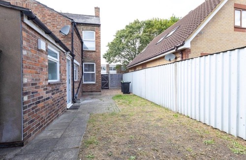 Bedford Casa | 3 Bed House| Bedford | Parking |
