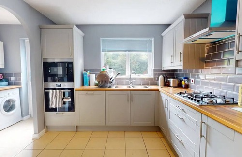 Ely Casa | 4 bed house for up to 6 people In Cardiff, Wales
