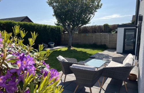 Holyhead Casa | 3 Bed House - Sleeps 5 - Pets - Garden - Parking