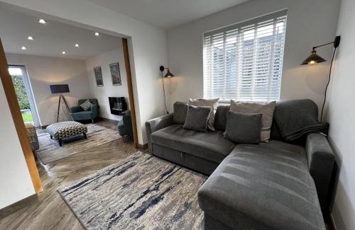Holyhead Casa | 3 Bed House - Sleeps 5 - Pets - Garden - Parking