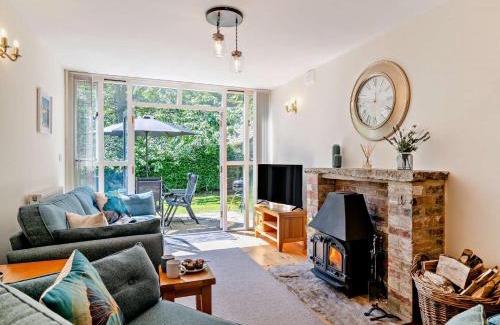 Maiden Newton Casa | 3 Bed in Dorchester 92415