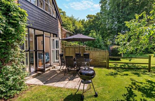 Maiden Newton Casa | 3 Bed in Dorchester 92415