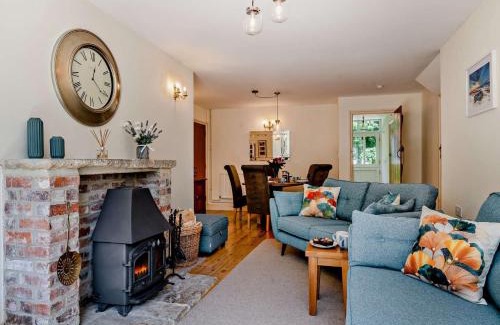 Maiden Newton Casa | 3 Bed in Dorchester 92415