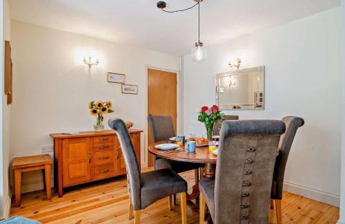 Maiden Newton Casa | 3 Bed in Dorchester 92415