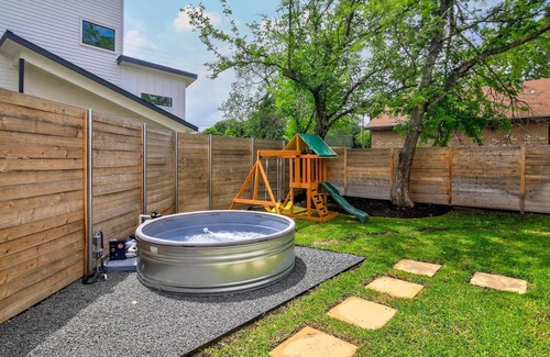 St. Johns Casa | 3 Bed Modern Design, Cowboy Pool, and Downtown!