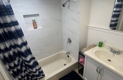 Hillside Casa | 3 Bed Room Apt near Airport