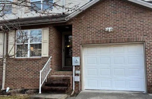 Cross Lanes Casa | 3 bed townhouse close to Casino!