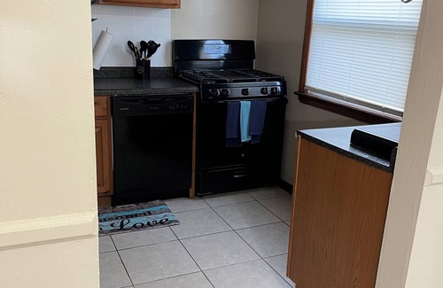 Redford Casa | 3-bedroom house in Detroit / Redford Township with WiFi, AC, 420 & pet friendly