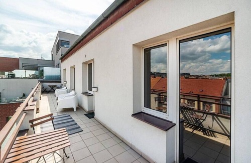Zizkov Apartamento | 3 Bedrm, Terrace+Jacuzzi bath