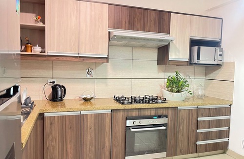 Santa Cruz Apartamento | 3 Bedroom Apartment- Greenside retreat at golf course. 10 min from the airport.