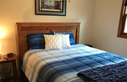 Bellevue Casa | 3 BEDROOM, 1 & 1/4 BATHS. WALKING DISTANCE TO MISSISSIPPI RIVER & COLE PARK