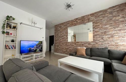 Hauptbahnhof Apartamento | 3 Bedroom, 160 qm, Balcony, Center
