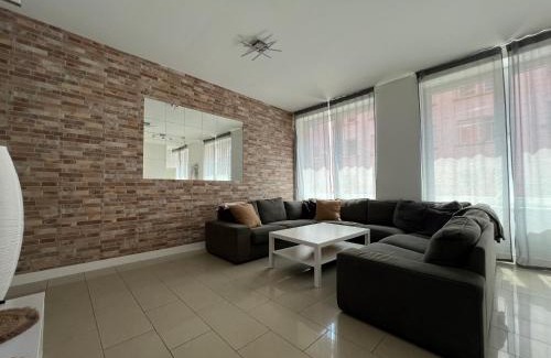 Hauptbahnhof Apartamento | 3 Bedroom, 160 qm, Balcony, Center