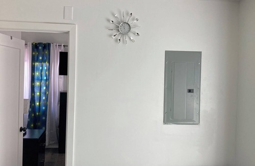 Primos Secane Apartamento | Luxury 3-bedroom house with parking WiFi, AC in fabulous Philadelphia.