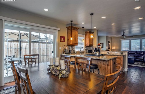 Solvang Casa | El centro de Solvang 3 habitaciones 2. 5 baños Casa danesa con encanto
