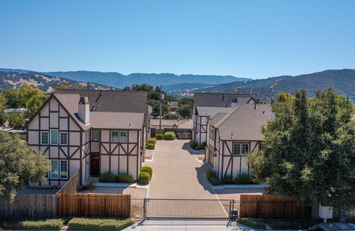 Solvang Casa | El centro de Solvang 3 habitaciones 2. 5 baños Casa danesa con encanto