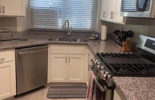 Callender Condominio | 3 Bedroom/2.5 Bath Blacklake Condo on Golf Course, pet friendly