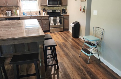 Drasco Casa | 3-bedroom 2.5 bath lake house in wonderful Drasco with AC, WiFi. Enjoy your stay