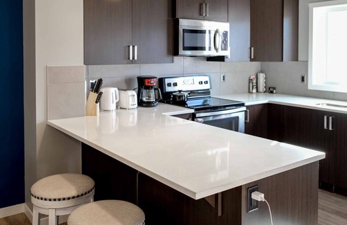 Cochrane Casa | 3 Bedroom 2.5 Bath Near Canmore, Banff & Calgary Airport Pet Friendly