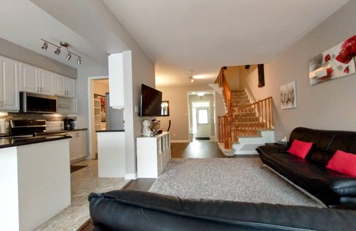 Doon South Casa | 3 Bedroom/2.5 Bath, Townhome in Doon Kitchener With Great Outdoors