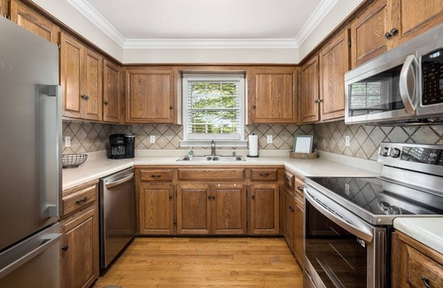 McMinnville Casa | 3 bedroom, 2.5 bath house close to local entertainment.
