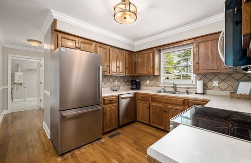McMinnville Casa | 3 bedroom, 2.5 bath house close to local entertainment.