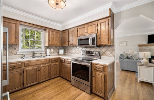 McMinnville Casa | 3 bedroom, 2.5 bath house close to local entertainment.