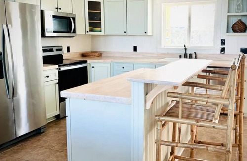 Kitty Hawk Cabaña | 3-bedroom 2 bath cottage-Walk to beach or golf Course.Hot Tub and outside shower