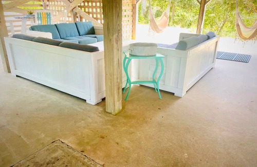 Kitty Hawk Cabaña | 3-bedroom 2 bath cottage-Walk to beach or golf Course.Hot Tub and outside shower