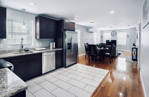 Upper South Providence Apartamento | 3 Bedroom 2 bath cozy apartment — Just 5 minutes from Downtown!