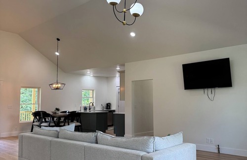 Dickson Casa | Brand New 3bd 2 ba house in Dickson with beautiful views!