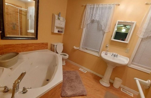 Leeds and the Thousand Islands Casa | 3 bedroom 2 bath house near ganaoque on the st lawrence river